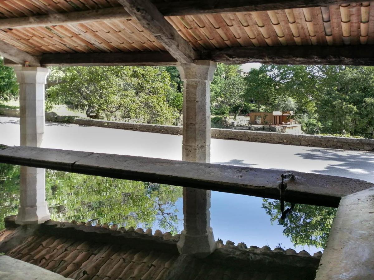 Les Cabanes De La Fontaine Lacoste  Eksteriør billede